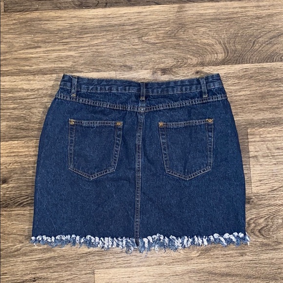 Cute dark-wash denim skirt - Picture 2 of 2